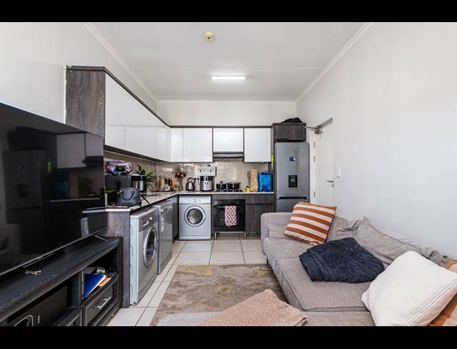 1 BEDROOM APARTMENT FOR SALE IN SANDOWN